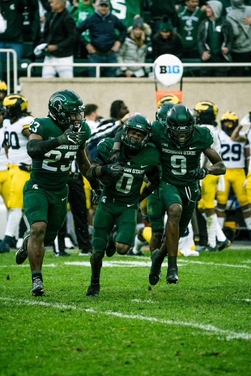 cbrantley22's tweet photo. Legendary 💚 https://t.co/7jxT49js3r