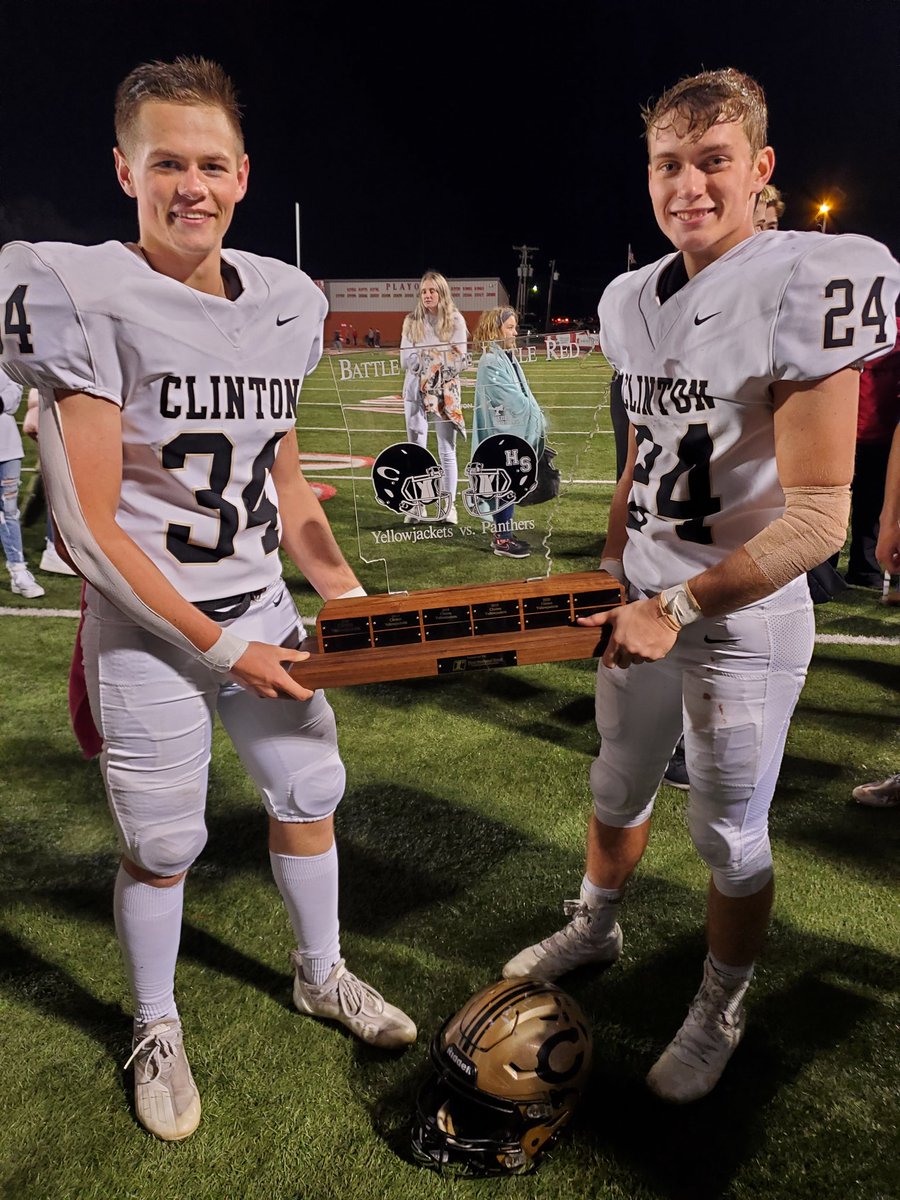 JacobWHutto's tweet photo. And the streak stays alive #6peat🏈 https://t.co/yHZ6dTcjVC
