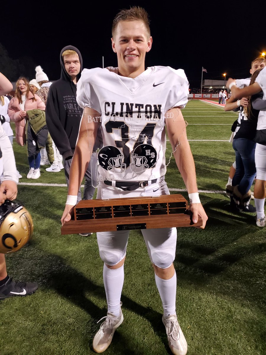 JacobWHutto's tweet photo. And the streak stays alive #6peat🏈 https://t.co/yHZ6dTcjVC
