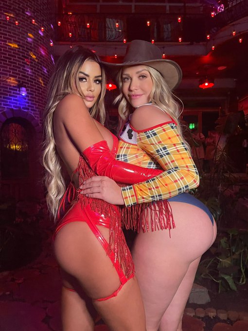 Uhmmm I met the biggest sweetheart last night ❤️ @MiaMalkova can&rsquo;t wait to see you again soon 😈 https://t