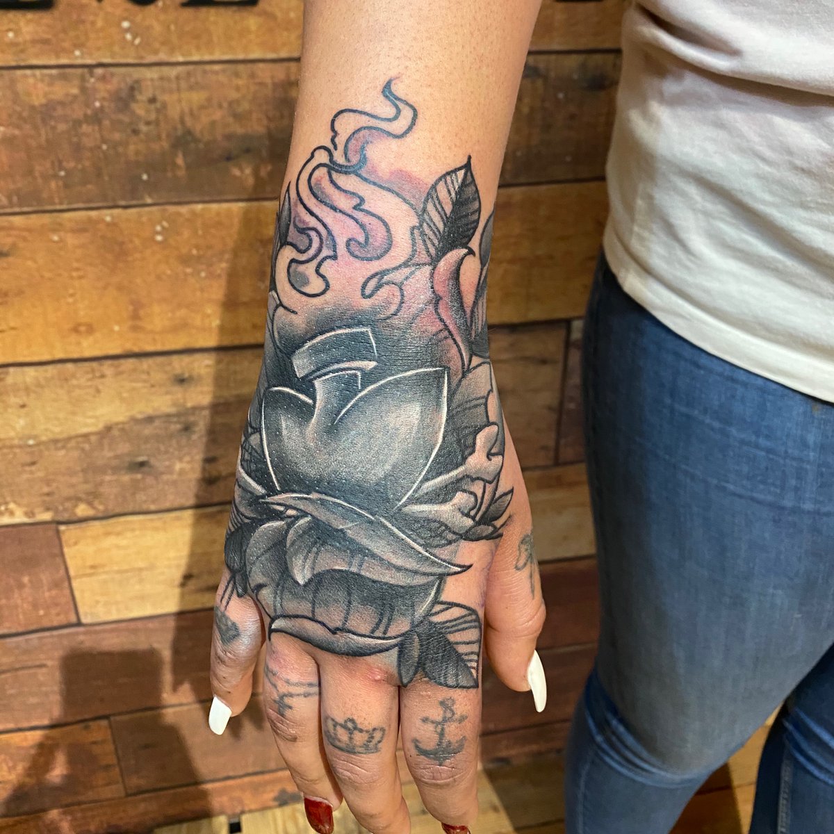 ritattoos's tweet photo. I’m not swollen, you are 
.
Little angry hand Job smashed out
.
Get in touch for anything small or big anything is doable 😊
#taking new booking very soon 
.
By @rave_c_tattoos 
.
.
.
.
#handjob #potion #halloween #tattoo #coverup #tattoos #ink #smoke #inkedgirls https://t.co/GbhNeXT7YV