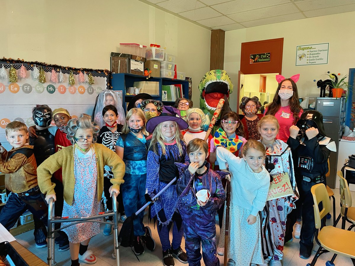 mme_corbin's tweet photo. Joyeux Halloween!! 🎃👻🍬@QPMSchool @NLESDCA https://t.co/Oe9NCiA6Gv