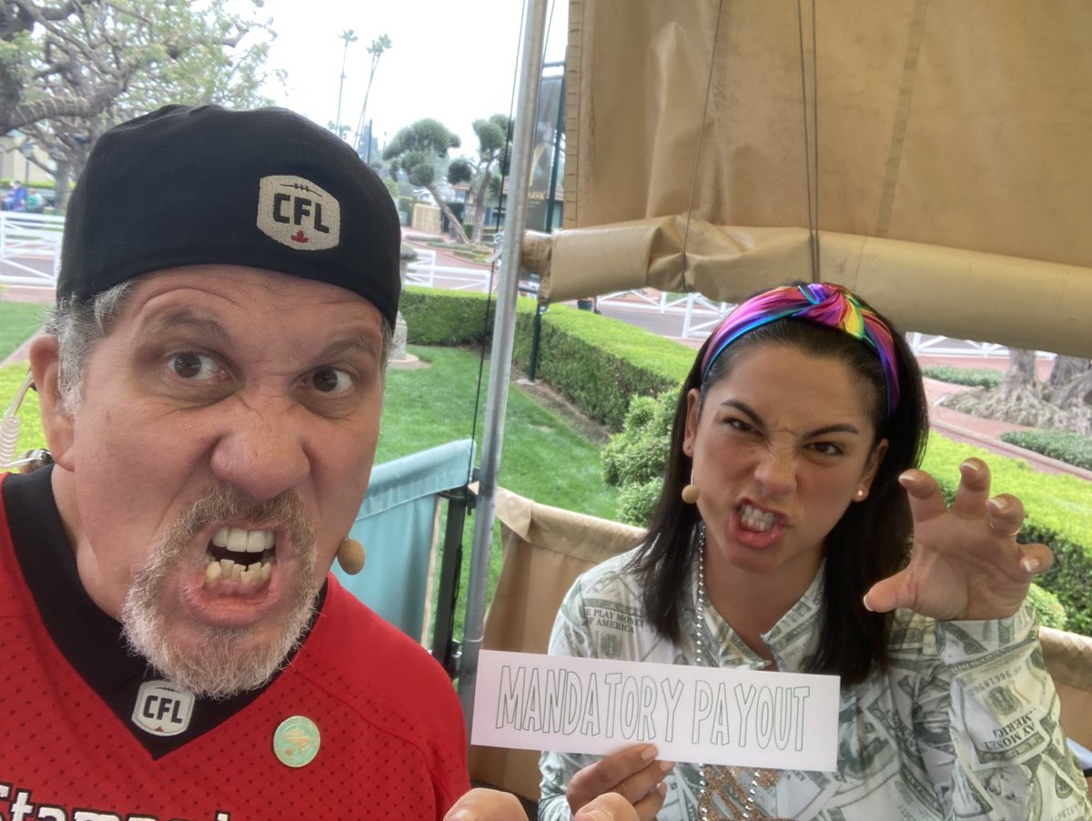 Peterlurievo's tweet photo. Happy Halloween 🎃 from the @santaanitapark Broadcast Team!! Mandatory Payout in the #RainbowPick6 🌈 overall Pool could reach 5m Good luck 🍀 https://t.co/0WPYpTWbYC