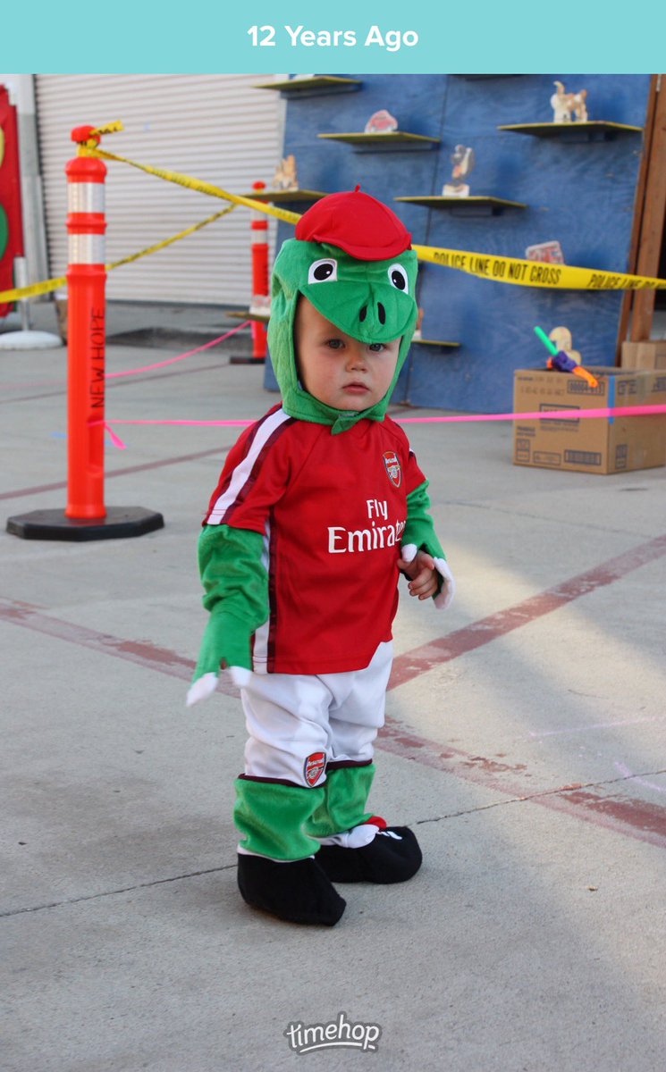 lisa_lambert80's tweet photo. @JuniorGunners  Happy Halloween from 12 years ago. You need to bring back the Gunnersaurus costume for the new junior gunners! https://t.co/9JwXnRFPpt
