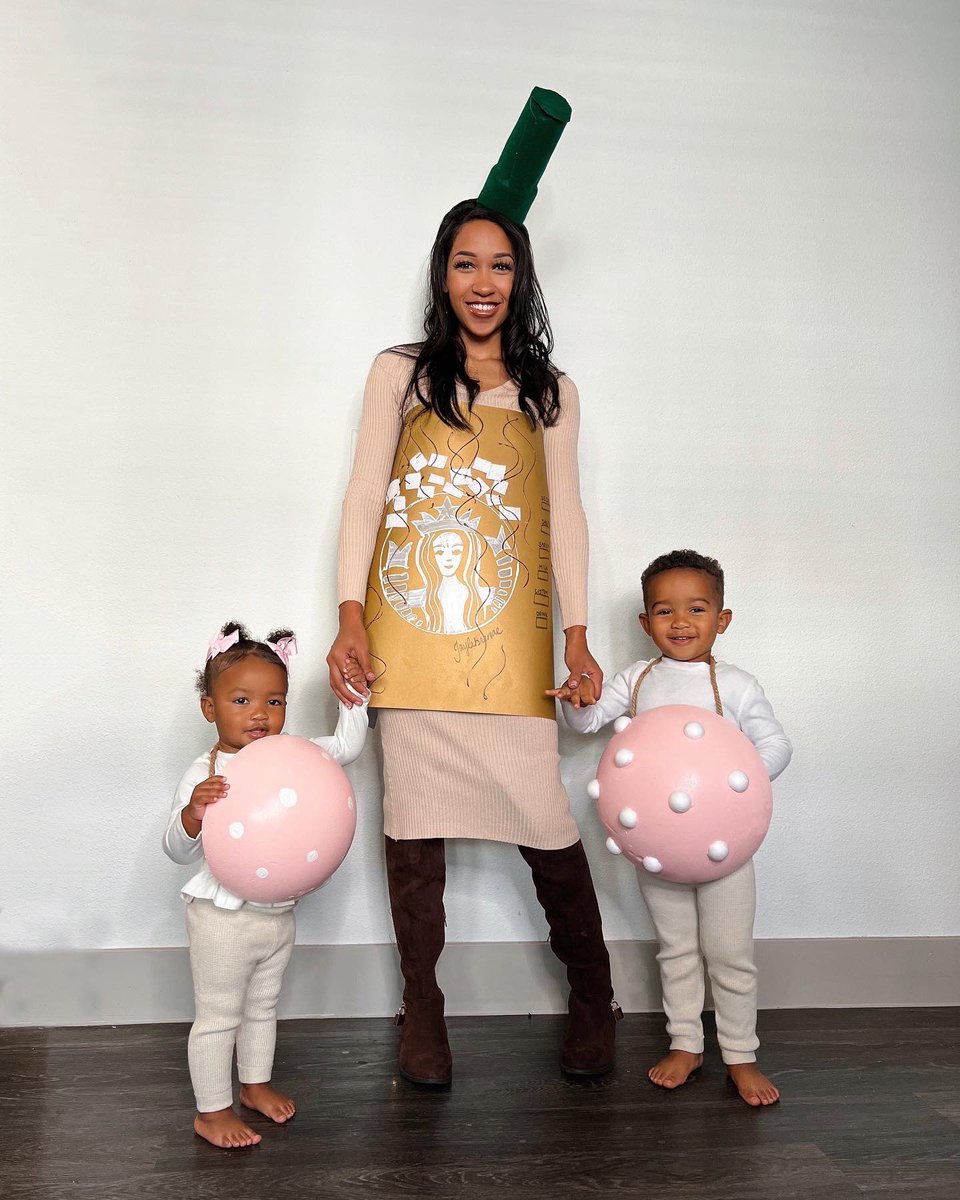 How could this mommy survive without her Iced Latte and Cake Pops🤣🤎