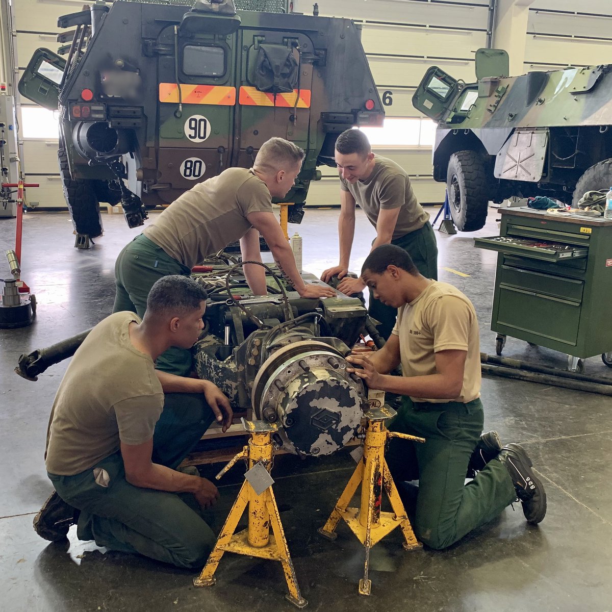 3eRMAT's tweet image. #EcOps Rien ne se perd tout se transforme !

Le #3RMAT participe au processus de revalorisation des pièces mécaniques. 

Les rechanges réparables sont collectées dans toutes les unités du sud-ouest et sont envoyées vers les #BSMAT compétentes pour être réparées et redistribuées.