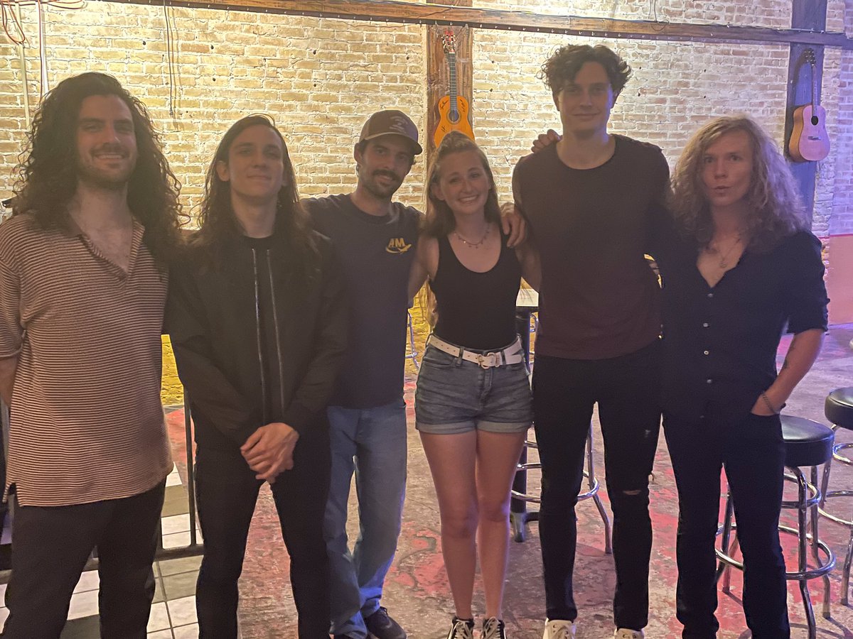 mahaylaatkinson's tweet image. Mini October photo dump! And yes that’s me with @JoyousWolfMusic 🤘🏻

Life is good! ❤️😊

#CorpusChristi #IceRays #HotZ95 #Rock927 #JoyousWolf #HouseOfRock