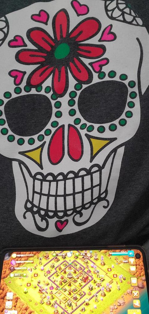 Tric or treat,  Happy Halloween 👻👻