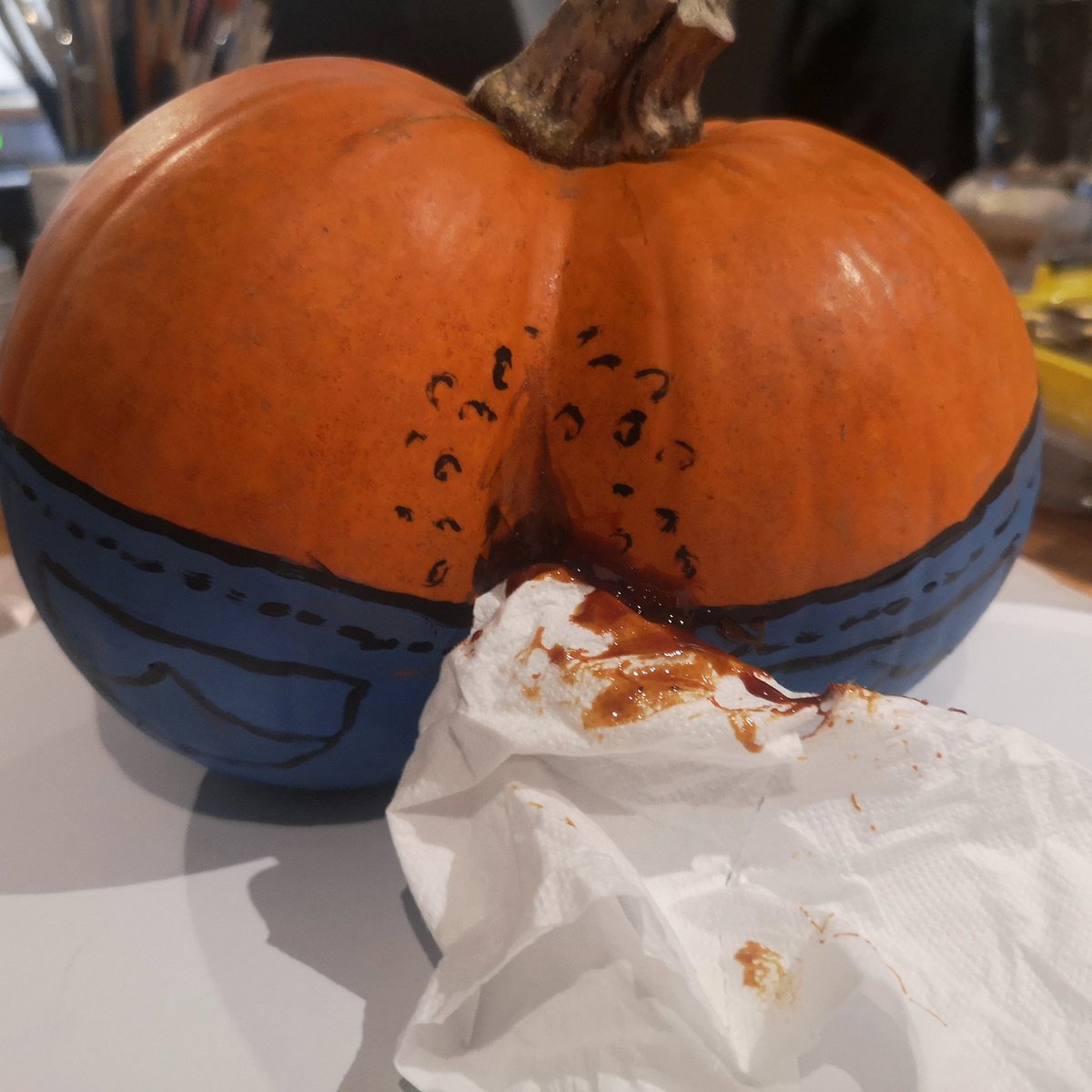 thecarmievore's tweet photo. All the pumpkins had sold out for Halloween, so we made a #Bumkin ππ https://t.co/nwM0LcMSl7