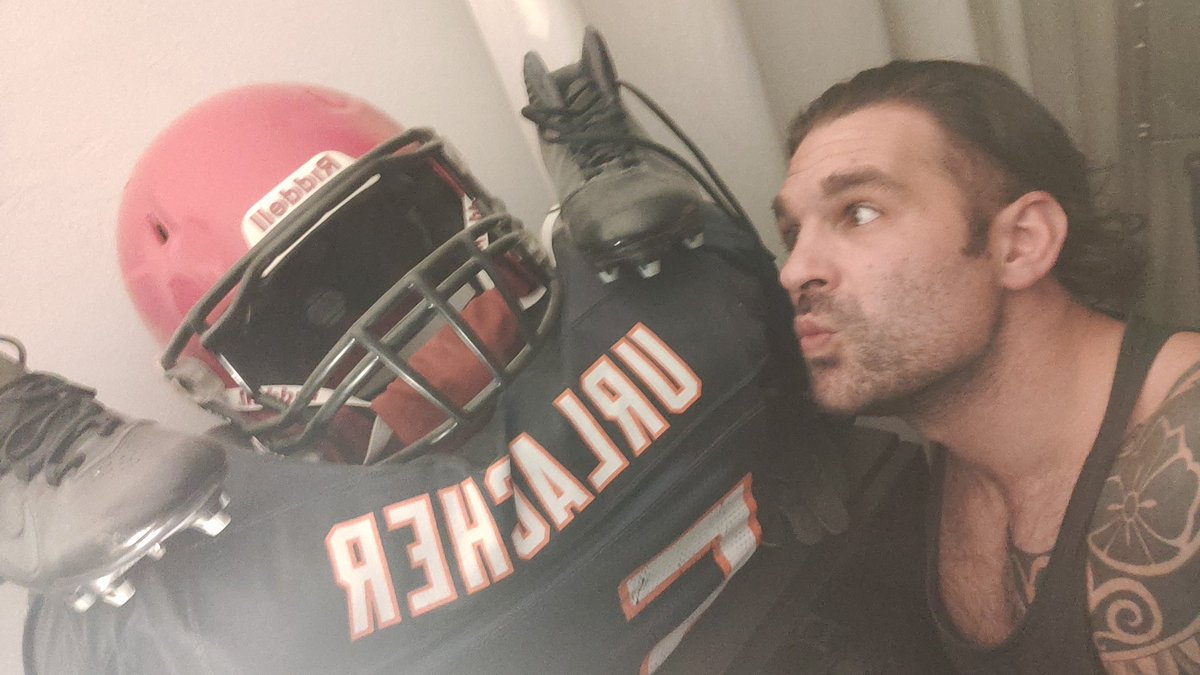 Darkstevious's tweet photo. Merci #lequipeNFL pour embellir tous nos dimanches et faire découvrir ce beau sport a toute la France https://t.co/ey46M69M5T