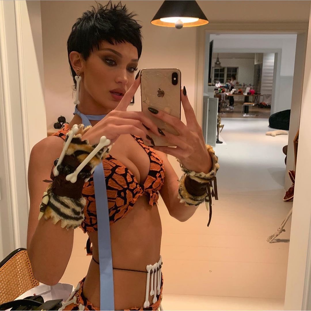 hadidrchive's tweet photo. bella hadid as fred flintstone https://t.co/mAr1jYdcNo