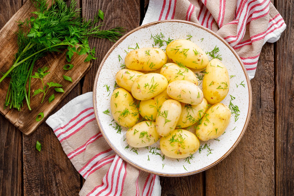 #novembermeansnewpotatoes Crank up the barbie, toss a salad and steam some #potatoesnz little darlins' yummo #spudlove guaranteed to make you feel good, no matter the lockdown #keepyourpeckerup #thankyourfarmer #pukekohe #canterbury #horowhenua #ohakune #northland #southland