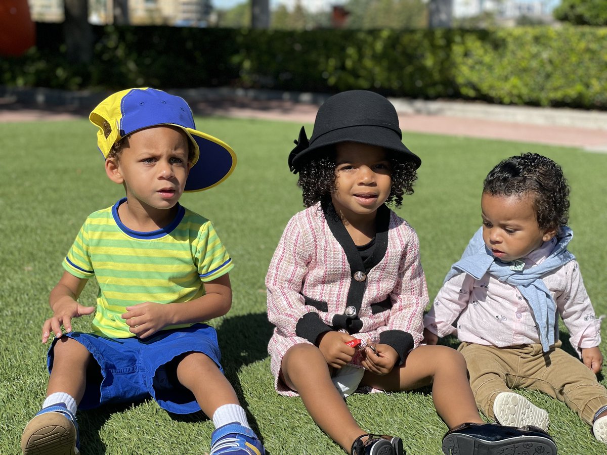 RonanMoore19's tweet photo. Kick the theme song @djjazzyjeff215 @alfonso_ribeiro @Karyn_Parsons #FreshPrince https://t.co/iGRVAxqMtx