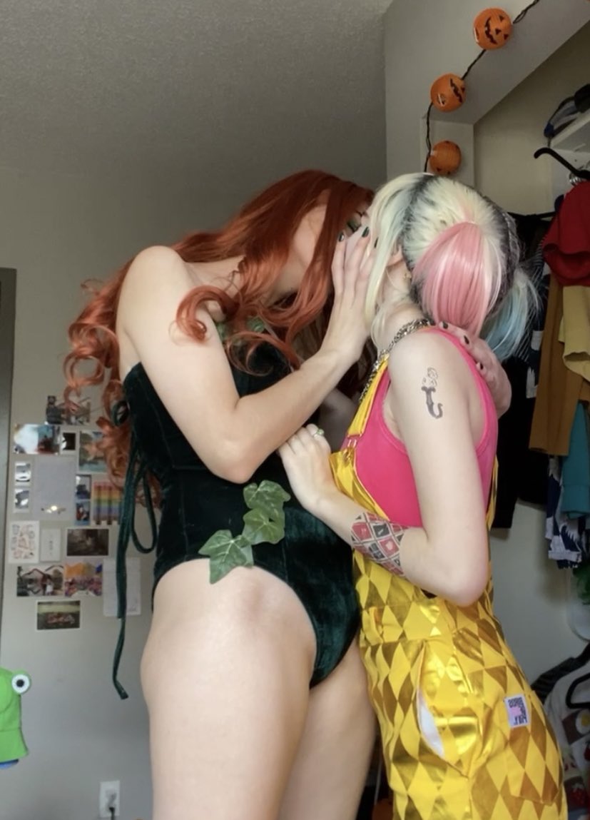 harlsdevil's tweet photo. us in the irl https://t.co/poOdqXtytS