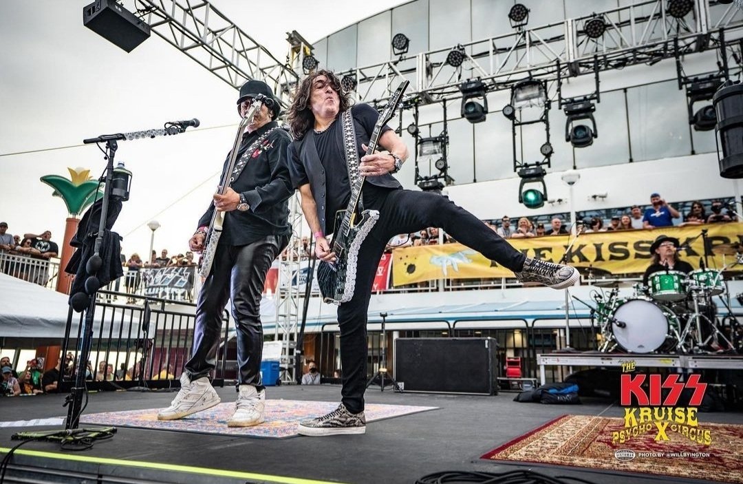 kiss's tweet photo. .@TheKISSKruise X sailaway show! So much fun! AMAZING to be back with you #KISSNAVY! 
Photos by Will Byington. https://t.co/LinNob1nt9