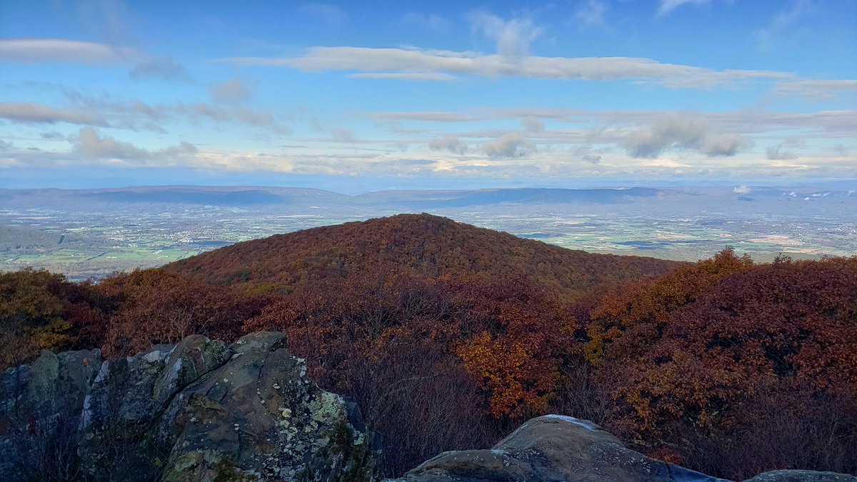 kmrst10000's tweet photo. Shenandoah is very nice this time of year. These are from Skyline Drive. https://t.co/wy8cRNs6Wx