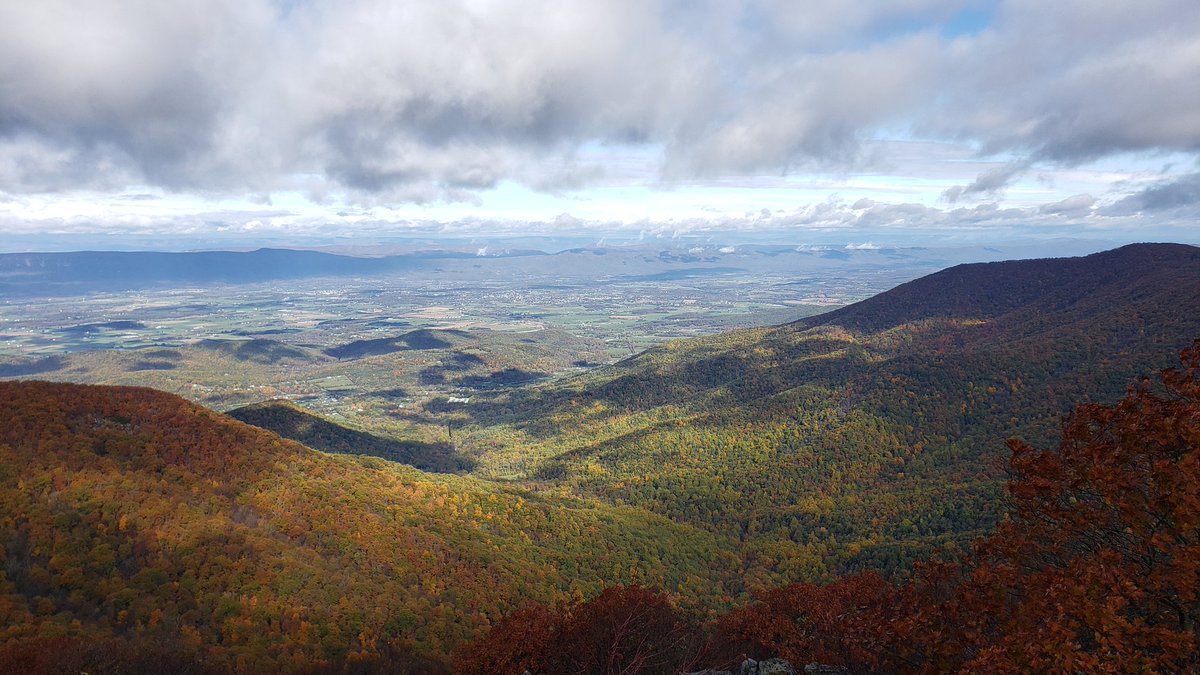 kmrst10000's tweet photo. Shenandoah is very nice this time of year. These are from Skyline Drive. https://t.co/wy8cRNs6Wx