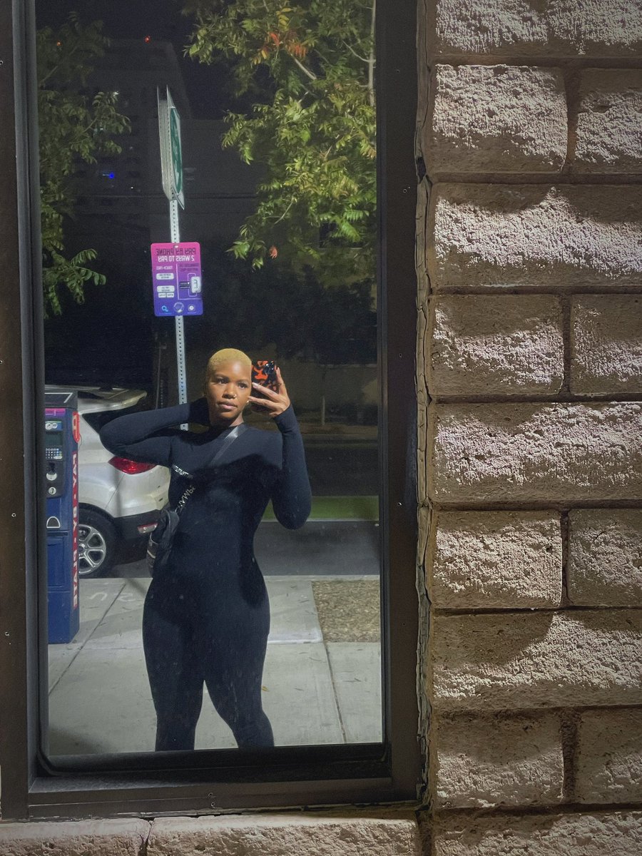 moeeediggity's tweet photo. bald headed hoe shit 👻 https://t.co/t2BhhWbEFv