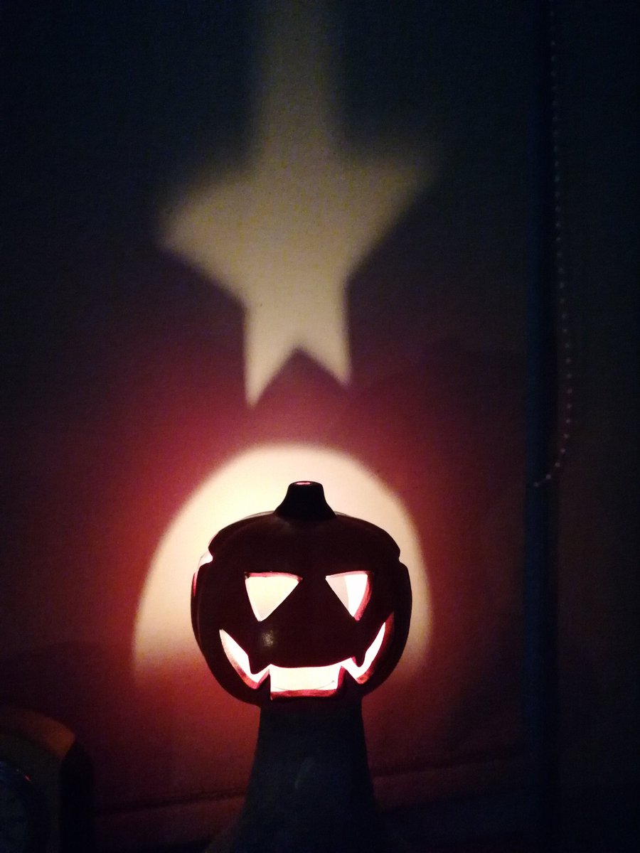 FOS_Images's tweet image. Halloween. 🎃 Rain did not stop the barrage this year. #halloween #pumpkins #halloween21 #witches #ghouls #TrickOrTreat