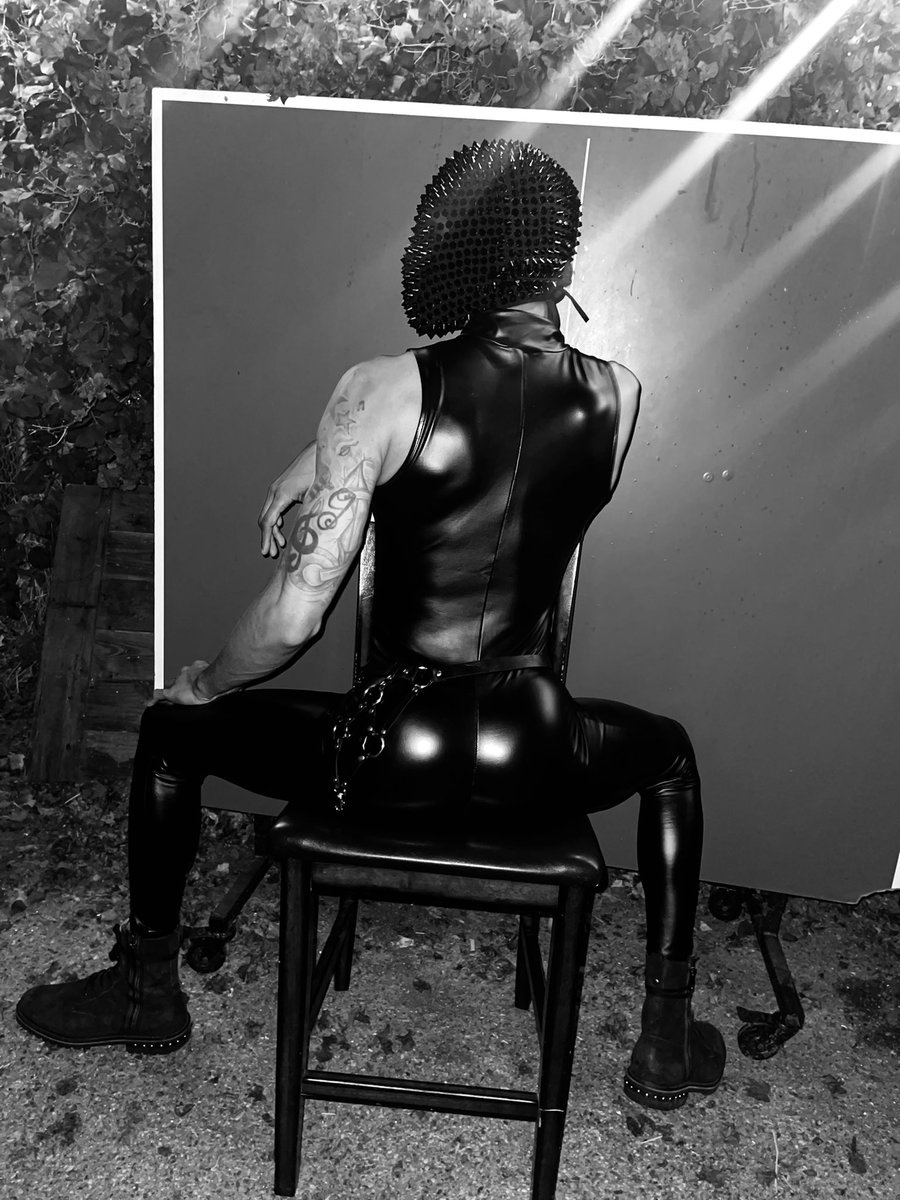 Paparaziwatchin's tweet photo. Happy Halloween!  #halloween #sexmaster #dominatrix https://t.co/DlBQoHArrd