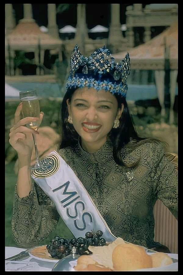 DurgeshSethUP65's tweet photo. #Meri_favourite #Heroine #all_time #Aishwarya_Rai_Ji ko #जन्मदिन की #बहुत_बहुत_बधाई एवं #शुभकामनाएं #बाबा_विश्वनाथ की #कृपा_आप पर #सदैव_बनी रहे🎂🎉🎊❤ 🎂🎉🎊❤🙏🏻❤ https://t.co/AUyffKolqg