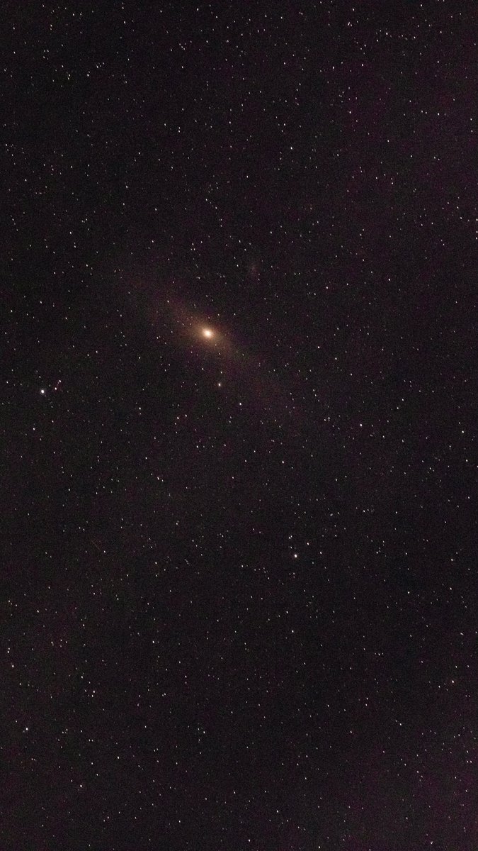 AEntdecken's tweet photo. Unsere Nachbargalxie #Adromeda ohne Nachführung mit Canon EOS 500D #Astrominimalist https://t.co/TVMeXNaZQK
