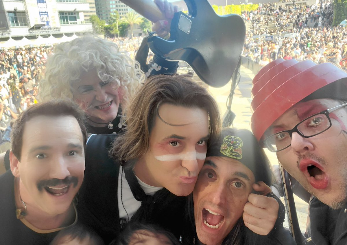 Molly_Ringwalds's tweet photo. @Molly_Ringwalds rocking @ChampionsSquare ready for game day!! WHO DAT!! #saintsgameday #whodat #saints https://t.co/tLr62mAzDN