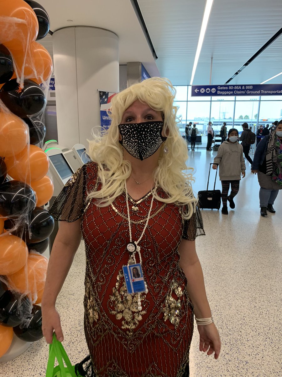 acdigirgis's tweet photo. Happy Halloween! #UAIFSbaseLAX #beingunited @weareunited @MarieLAX_united @DorisGunnell https://t.co/Skh49iorxX