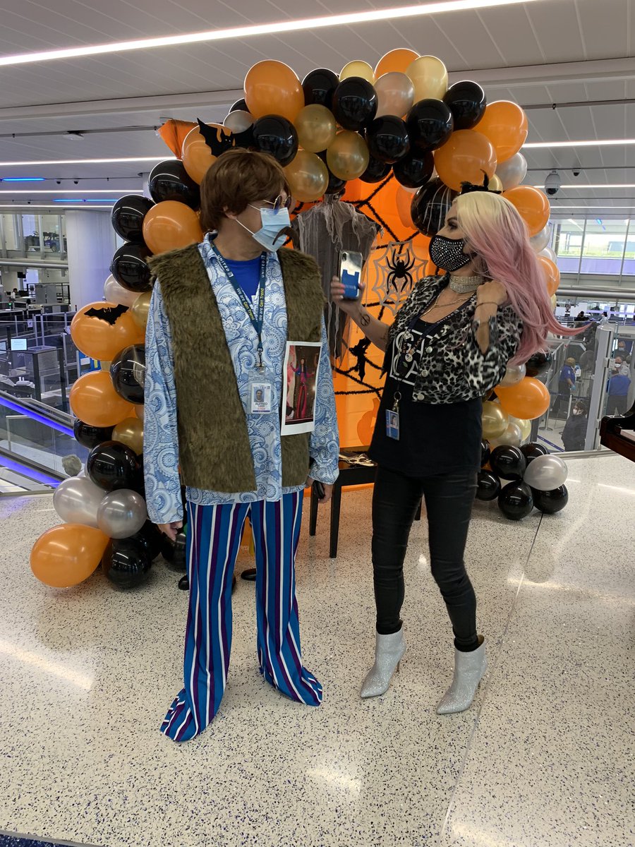 acdigirgis's tweet photo. Happy Halloween! #UAIFSbaseLAX #beingunited @weareunited @MarieLAX_united @DorisGunnell https://t.co/Skh49iorxX