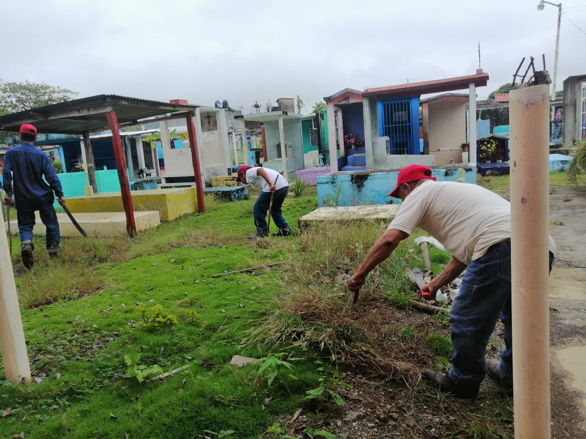 GobTeapa's tweet photo. GOBIERNO MUNICIPAL “JUNTOS POR TEAPA” INFORMA

“Lic. Alma Espadas garantiza panteones limpios para el Día de Muertos”

*La Dirección de Protección Ambiental y Desarrollo Sustentable se encargó de los trabajos https://t.co/TolzcSPySh
