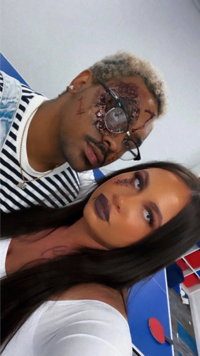 shaunabrant3's tweet photo. our fave time of year 🎃 👻 https://t.co/dpvwaP1sMR