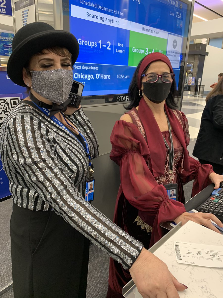 acdigirgis's tweet photo. LA knows how to celebrate!🎃👻#UAIFSbaseLAX #beingunited @weareunited @MarieLAX_united @DorisGunnell https://t.co/mFjhfEdsIZ