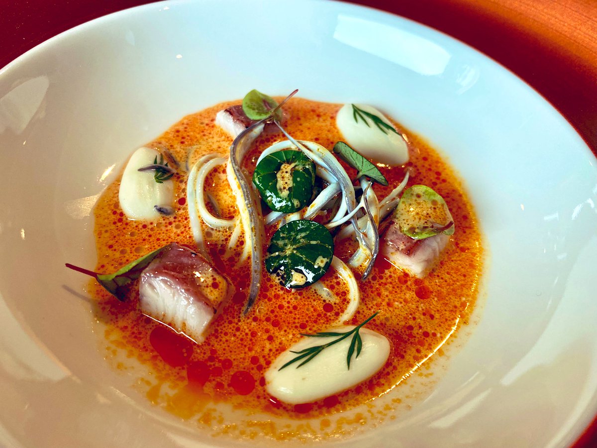 aol_ortizde1's tweet image. Del sobresaliente menú que disfrutamos ayer en @ivancerdeno lo que más me gusto fue:  

-Pastel de caza
-Tomate, requesón y hierbas
-Angulas aliñadas, manjar blanco y jugo de especias
-Cuajada de cangrejo de río, manzana verde y caviar