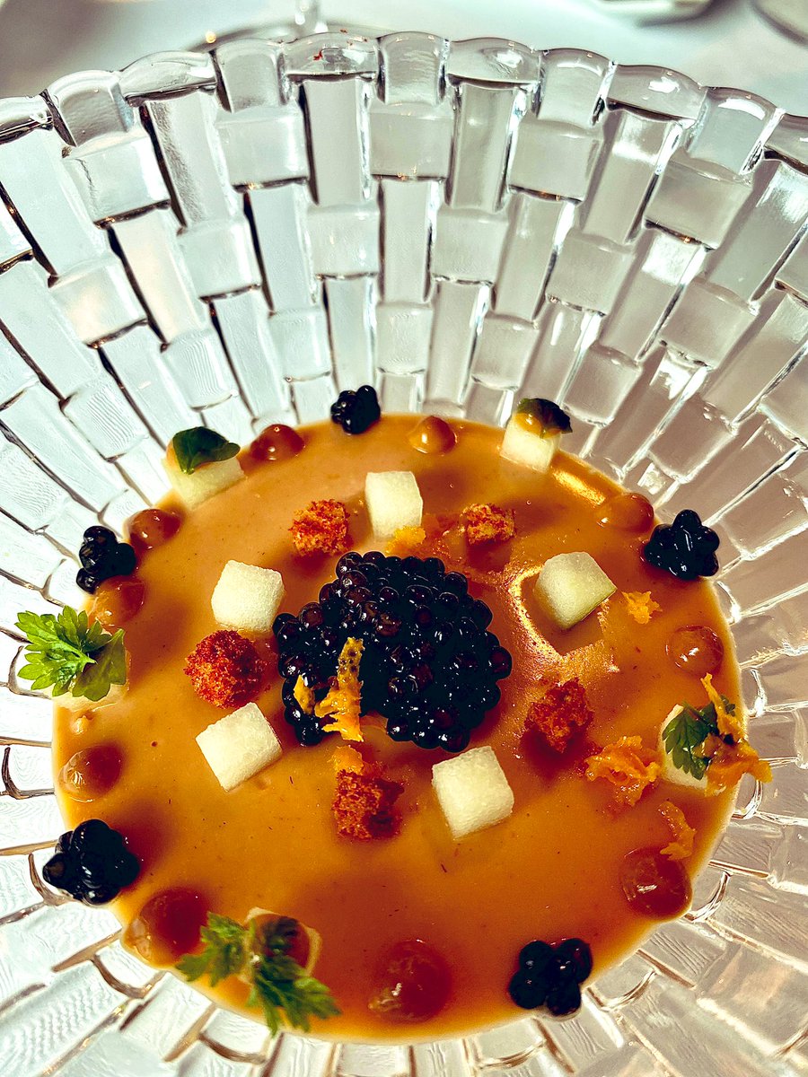 aol_ortizde1's tweet image. Del sobresaliente menú que disfrutamos ayer en @ivancerdeno lo que más me gusto fue:  

-Pastel de caza
-Tomate, requesón y hierbas
-Angulas aliñadas, manjar blanco y jugo de especias
-Cuajada de cangrejo de río, manzana verde y caviar