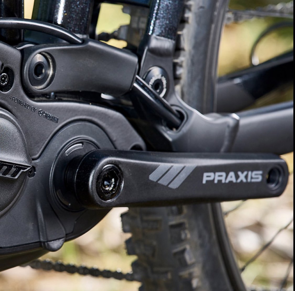 Giant_ESP's tweet photo. REIGN E+2 2022 ⚡️⚡️⚡️
👉🏼 ¿Qué te parece su diseño y montaje?
📷 Súper fotos de @TheBikeVillage
#Reigne #giantreign #dh #downhill #makeitreign #enduroelectrified https://t.co/d10IAgX0Ch