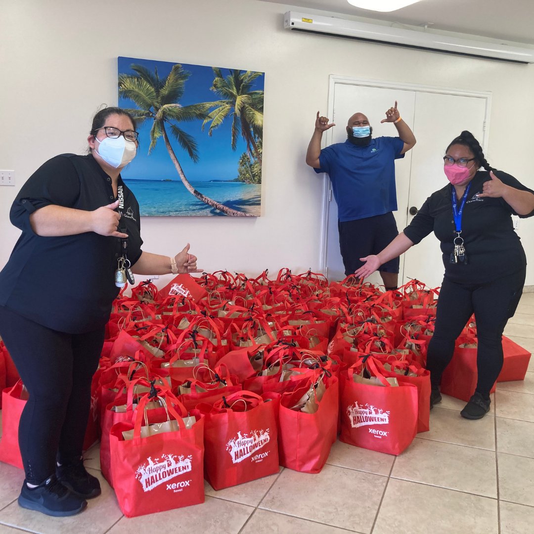 🎃🧡 Happy Halloween! Mahalo @Xerox Hawaii for putting together 200 goodie bags to help families celebrate! We delivered the bags to be distributed to families at Nā Pono No Nā ‘Ohana (@PIDFoundation), Ocean Pointe Residential Community Association, and Waipahu Community Church.