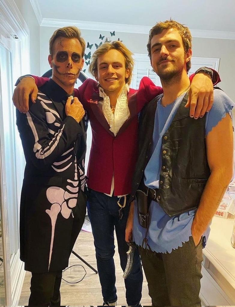 TheLynchLive's tweet photo. โช #HalloweenMassive
#HalloweenMasiveParty
> @YTMusicRP #TeamYoutube
> #TeamYsl @RP_YSLaurent
> #TeamFila @fila_rp
Ross is #TeamMonsterYamaha #R_MYFK @MonsterxYamaha
Riker is #TeamFerrari @Ferrari_FK https://t.co/wVLUdfvIId