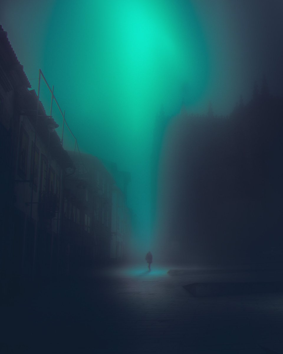 HenriPrestes's tweet photo. In this portuguese medieval town the dense fog permeates its narrow streets and alleys during fall. https://t.co/gu98LG5xer