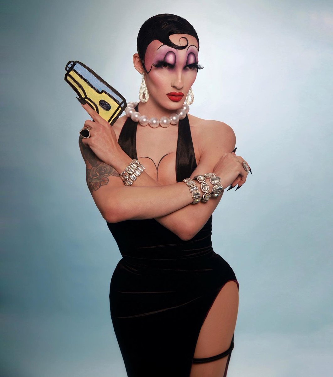 druholidaydtx's tweet photo. Happy Halloween! Agent HoneyDrü reporting for duty 💋 https://t.co/iBzTtdfymr