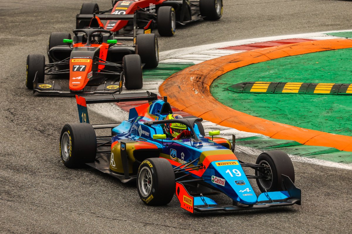 MrRed77_'s tweet photo. It was a complicated race 2 at Monza for Rosso, who ended up spinning at the Roggia chicane. He restarted 35th and last, and tried to put together a push to recover positions. It was not easy, because the spin also led to a hand issue. Rosso did not give up and finished 26th https://t.co/mxiiqZgt7s