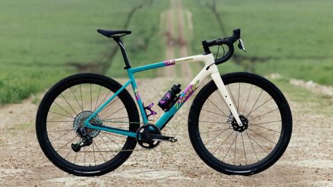 ferranodena's tweet photo. @iamspecialized sorry, where can I buy a custom Specialized Diverge Unbound Gravel?? #rockcombo #thanks https://t.co/qIudLs9yDz