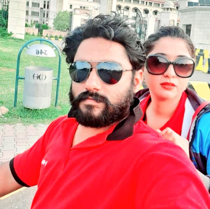 firabsports14's tweet photo. #adventuretime With my Life partner Engr.Rabia Fiaz 💖 in front of Prime Minister's Secretariat Islamabad. 
#Muhammadfiaz #AsianChampion #World_Fastest_Bowler #WorldFastestBowler https://t.co/f3Lh6G6xDO