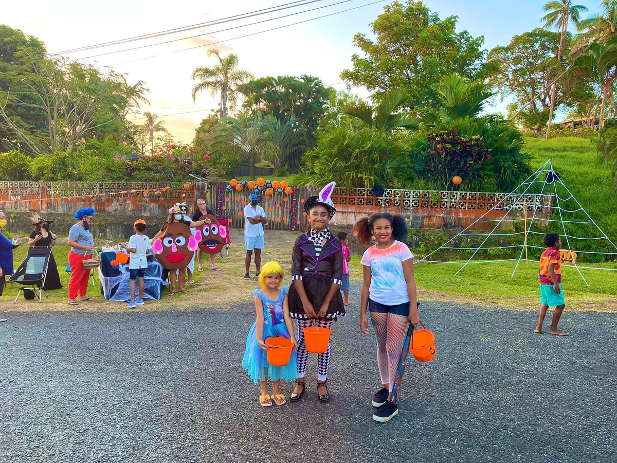 jacqueespeight's tweet photo. Lami Halloween 2021 was a success 🙌🏾 When our neighborhood commits to something, everyone shows up and out 💁🏾‍♀️ Anything for our babies ❣️ #FijiLiving #halloween2021 🌺🇫🇯 https://t.co/WKlZht1TaB