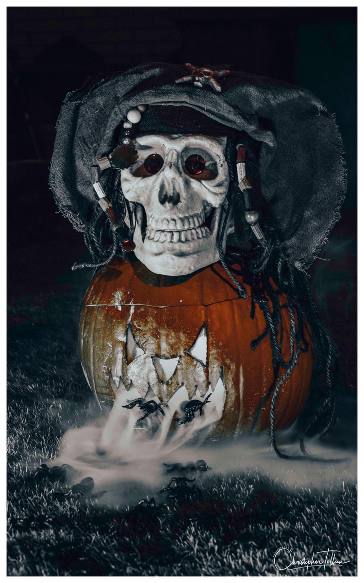 ctollanPhotos's tweet image. Had a bit of Halloween fun tonight.  Hope you all had a spooky, fun, and safe night. 
#Halloween #photography #funwithphotography #nikonz6 #pumpkincarving #pumpkinsandpirates #Pirates #jessopsmoment 

@UKNikon @jessops