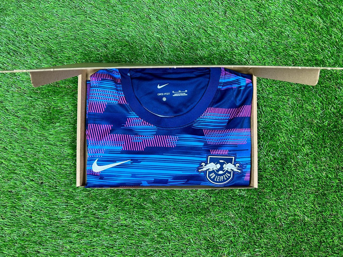 afcstuff's tweet photo. We are giving away a Mystery Football Shirt box to one lucky follower! 

To enter: 
1️⃣ Retweet this tweet
2️⃣ Follow @afcstuff &amp; @MysteryFootba11

Winner announced on Saturday. Good luck! 🤞 https://t.co/DB7KXyfpKu