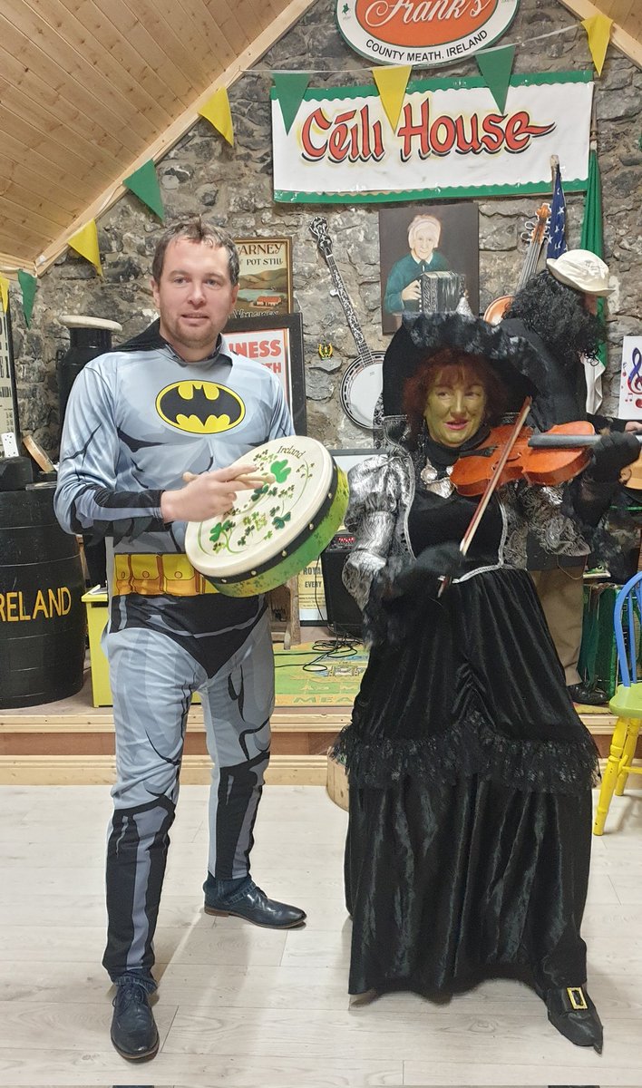 MrPaddyMeade's tweet photo. Why shouldn't #Batman play a #bodhrán and ride a #Horse at #Halloween at #FranksCottage #Donore, #Meath! https://t.co/WvoNZTPVLH