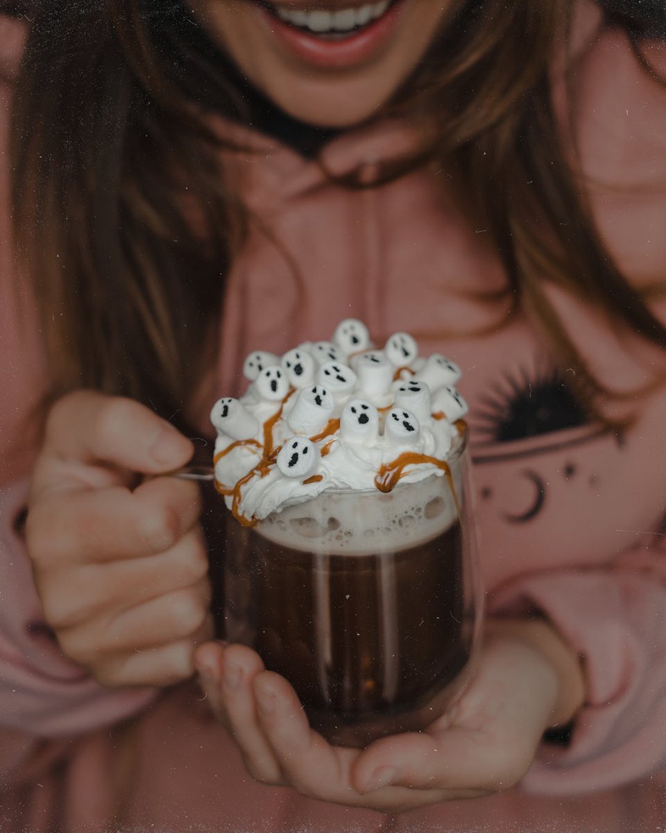 ART_DISCO's tweet photo. Happy Halloween everyone! Whether you are fully decked out in your finest spooky costume or just enjoying a cosy hot chocolate snuggled up in front of a scary movie… we hope you have the most wicked of evenings!

Lucy + Marie x 

#halloween2021 #Halloween https://t.co/dp6BvA2Chl