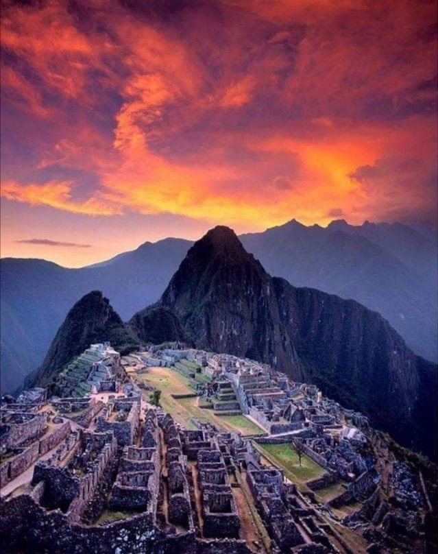 gauthie74757302's tweet photo. Magical view of Machu Picchu at sunset. Peru 🇵🇪❤️🧡💚 https://t.co/z8g6Hrf0Mr