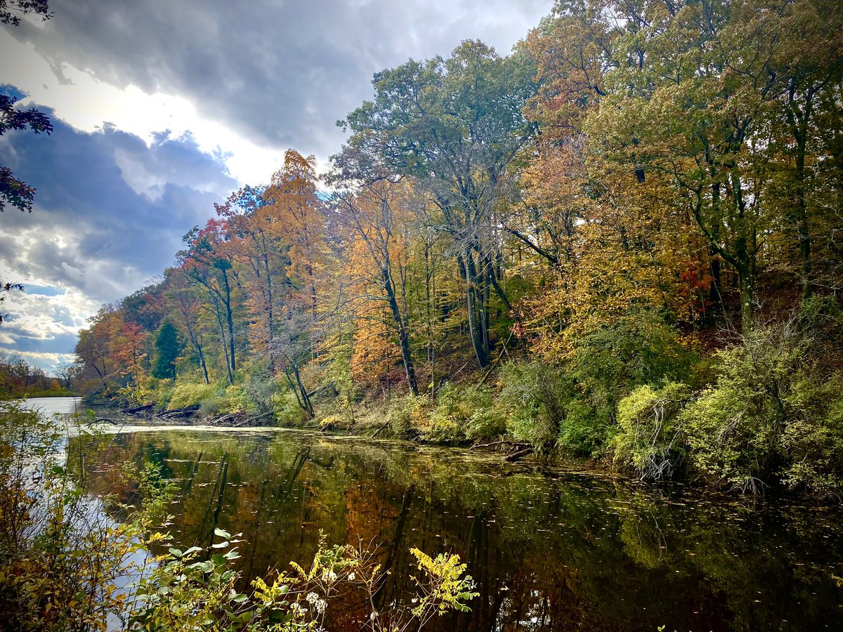 rodrakic's tweet photo. Today ended up being a #LostDayโข
So I grabbed my puffy coat and went for a 4 mile+ hike. #fit2fly #pilotlife #crewlife #airline #fall2021 #fallcolors https://t.co/EbAUa5jprI