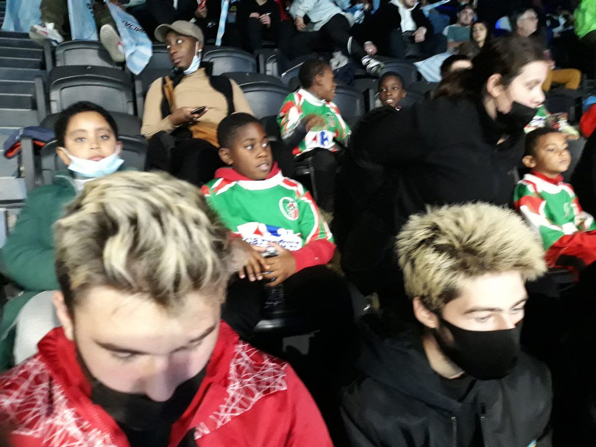 ESSRugby's tweet photo. 🎃 L'école de rugby est en place à l'Arena de Nanterre pour Racing-Toulouse ! Merci au Racing 92  et à la @LIFRugby.

Un grand  CARS Paulon de nous avoir transporté avec une réservation de dernière minute ! https://t.co/rJLTg8TH8W